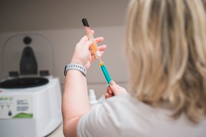Plazmaterapie: Přirozené omlazení pleti pomocí vlastní krevní plazmy